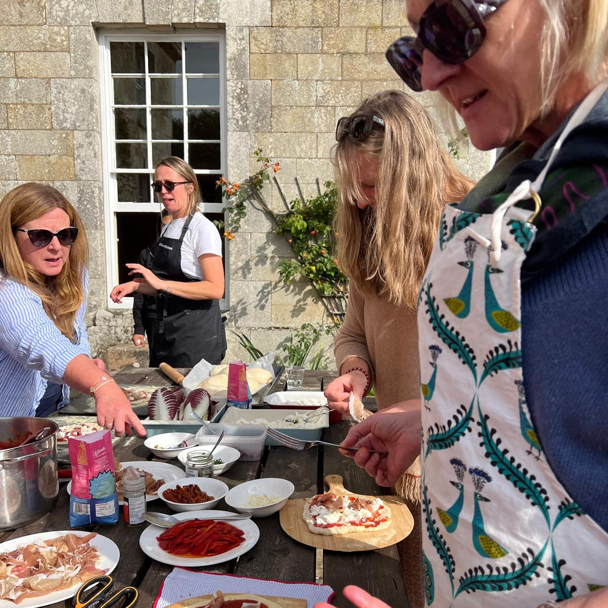 Relaxed dining moment at the South American foodie weekend in Cornwall