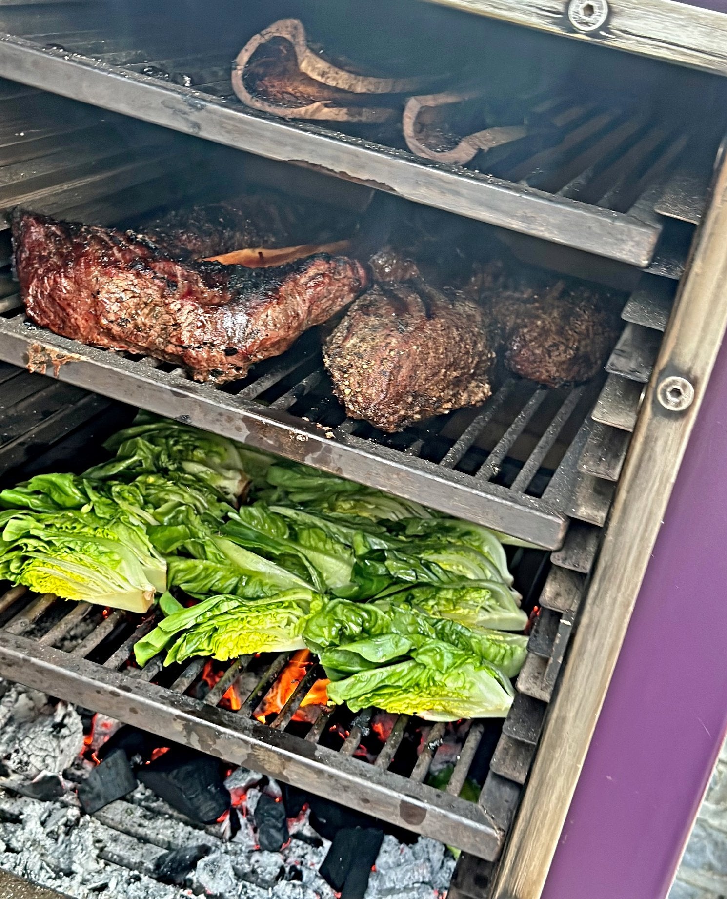 Grilling lettuce in the Charlie Oven BBQ
