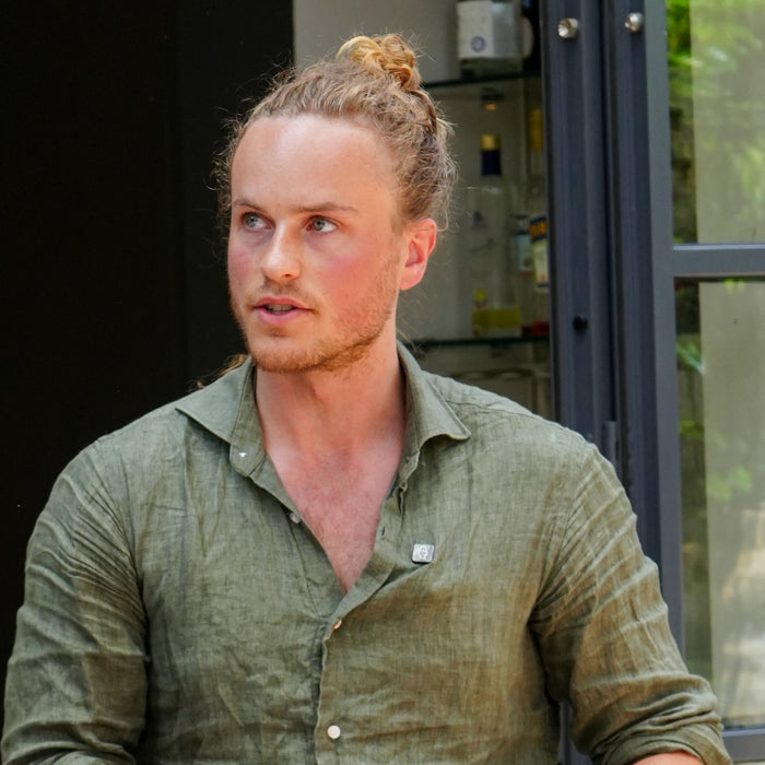 Chef Tait Miller in a green linen shirt at a Charlie Oven masterclass